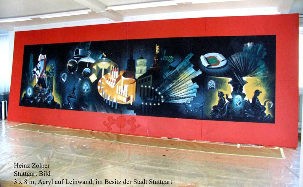 Ein großes Wandgemälde mit surrealen, traumhaften Szenen in leuchtenden Farben befindet sich auf einer roten Wand. Das Kunstwerk zeigt abstrakte Formen, Stadtgebäude, Figuren und dynamisches Licht. Eine Plastikfolie bedeckt den Boden unter dem Wandbild.