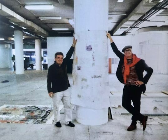 Pantelis Tsatsis mit Künstlerfreund Billy Zane. ArtForum Editions