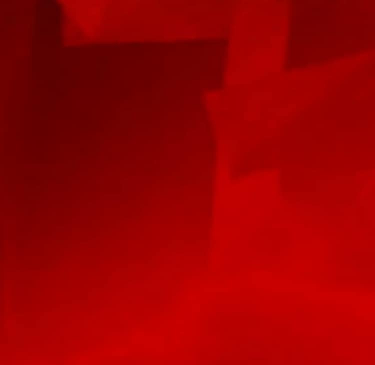 Abstraktes Bild mit verschiedenen, sich überlappenden geometrischen Formen in unterschiedlichen Rottönen, die ein vielschichtiges und strukturiertes Erscheinungsbild erzeugen.